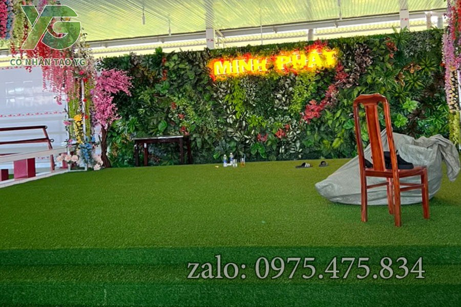 Cỏ nhân tạo kết hợp hoa lá cành nhựa trang trí Nhà Hàng cực xịn