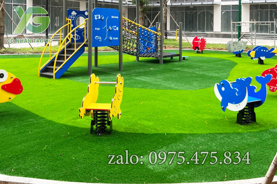 Cỏ nhân tạo sân vườn trải tại công viên quận 7 TPHCM