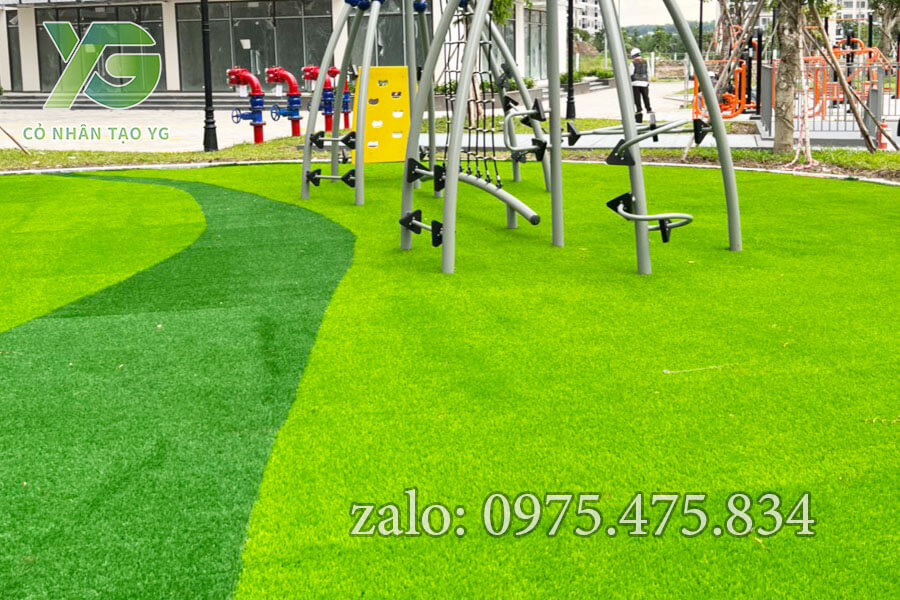 Cỏ nhân tạo sân vườn trải tại công viên quận 7 TPHCM