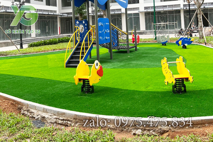 Cỏ nhân tạo sân vườn trải tại công viên quận 7 TPHCM