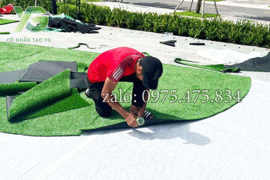 Cỏ nhân tạo trải tại công viên Đồng Nai