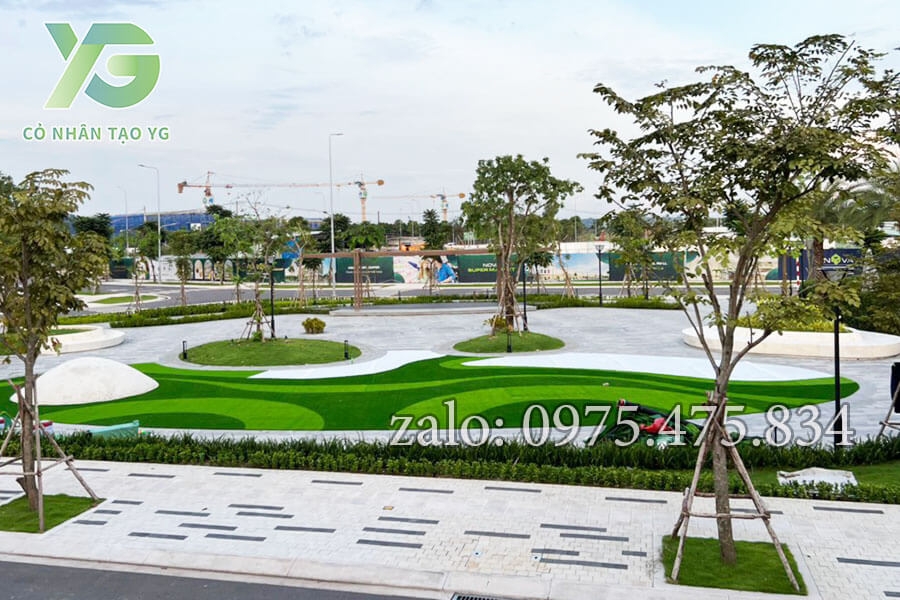 Cỏ nhân tạo trải tại công viên Đồng Nai