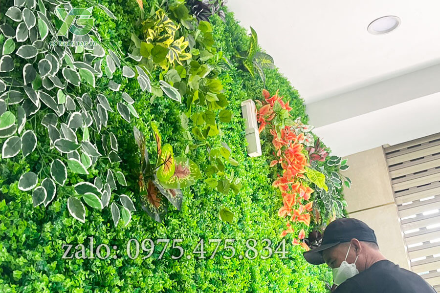 Tường cây giả YG thi công hoàn thiện