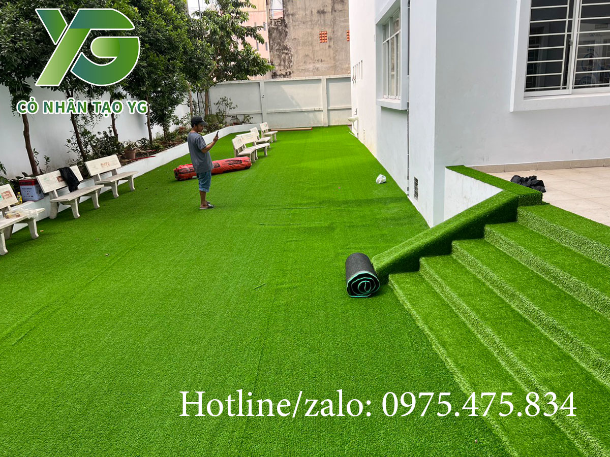 Cỏ nhân tạo trải cầu thang êm bền đẹp