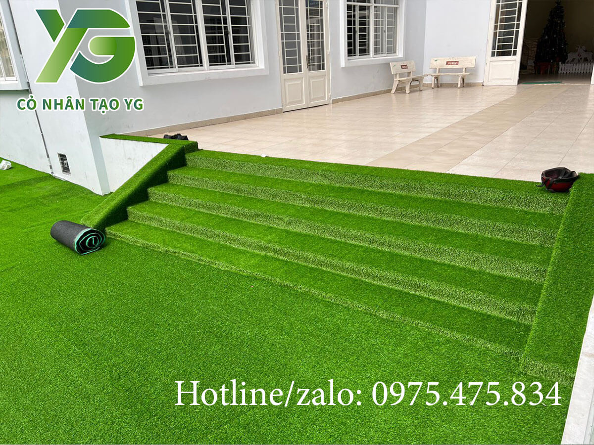 Cỏ nhân tạo trải cầu thang êm bền đẹp