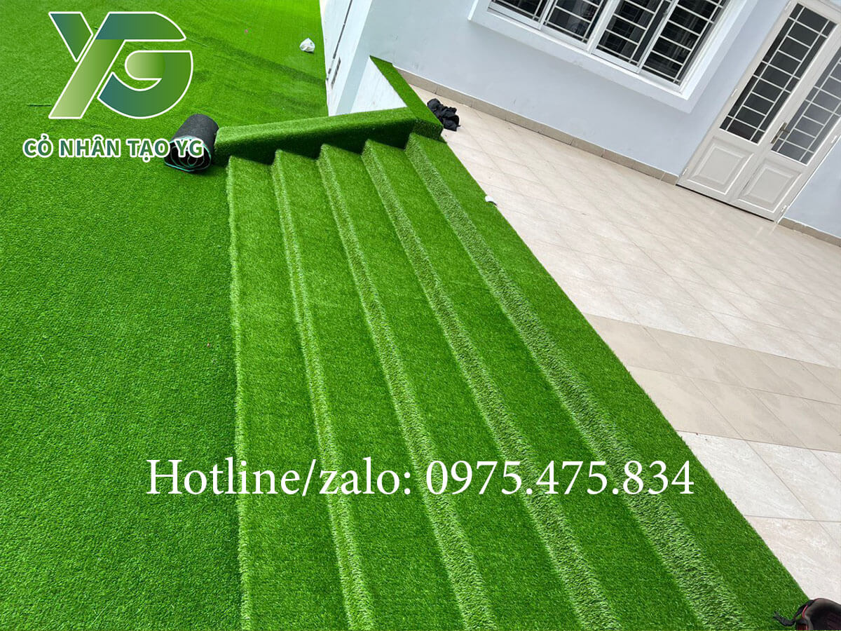 Cỏ nhân tạo trải cầu thang êm bền đẹp
