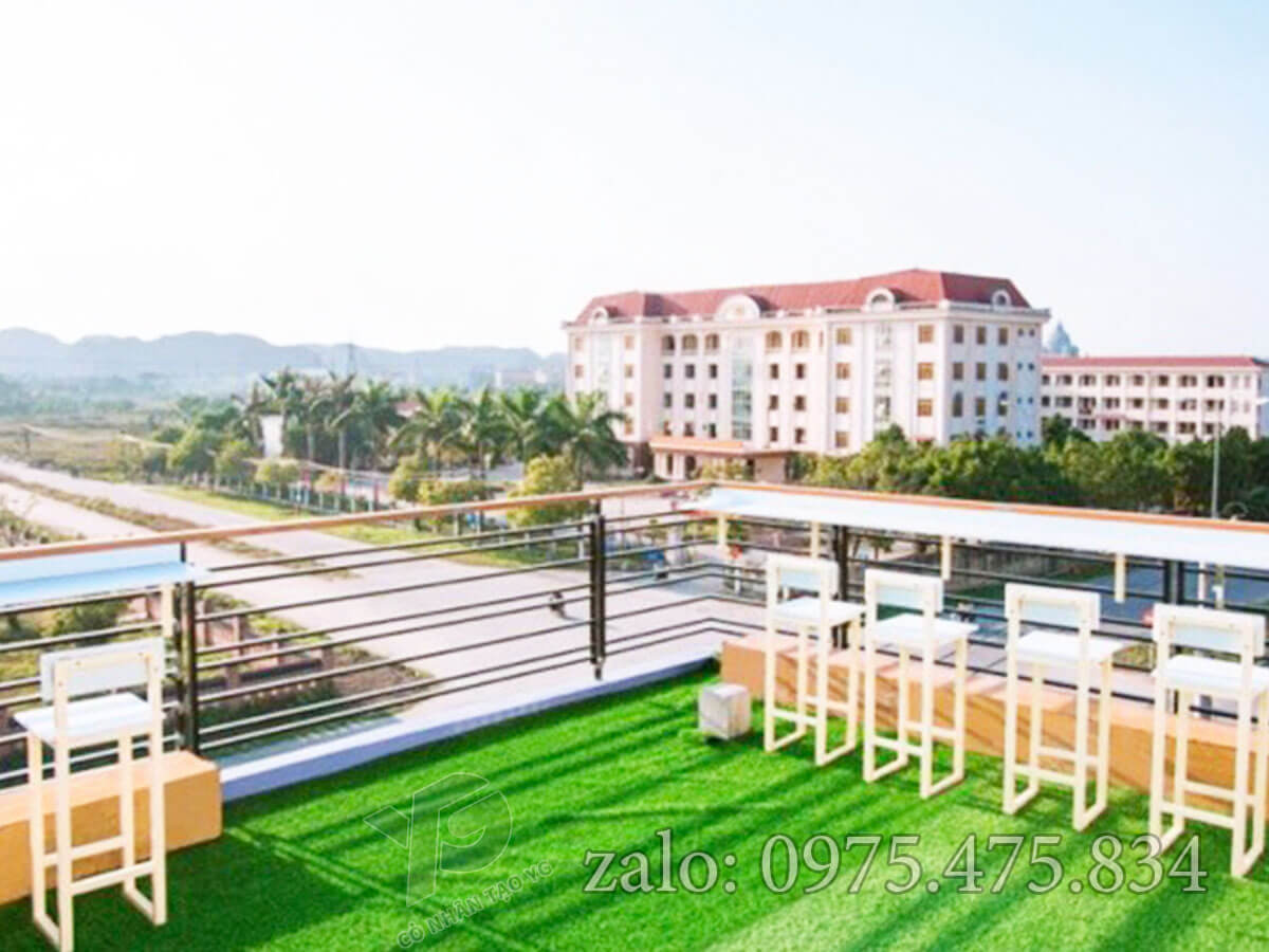 Cỏ nhân tạo sân thượng xanh mát