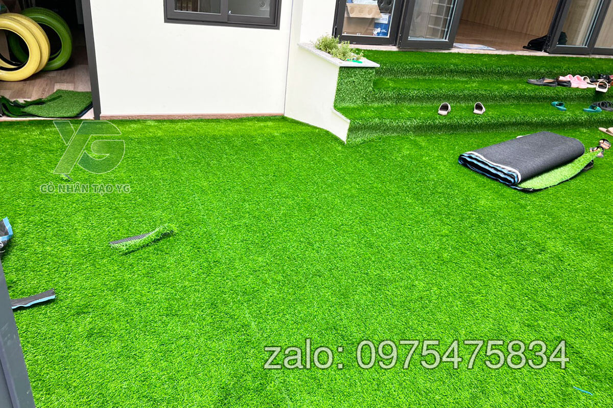 cỏ nhân tạo trải sân nhà