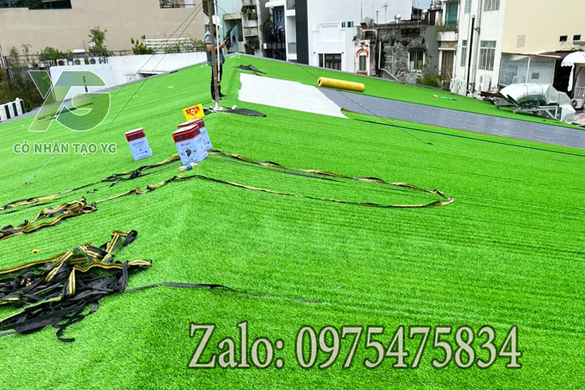 Thảm cỏ nhân tạo trải mái nhà chống ồn