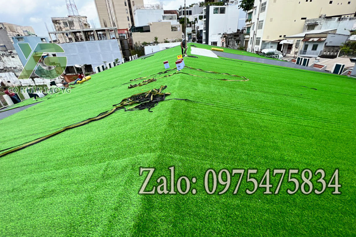 Thảm cỏ nhân tạo trải mái nhà chống ồn