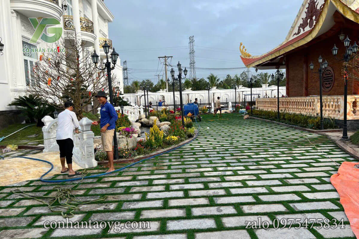 Thảm cỏ nhân tạo xen kẽ đá 