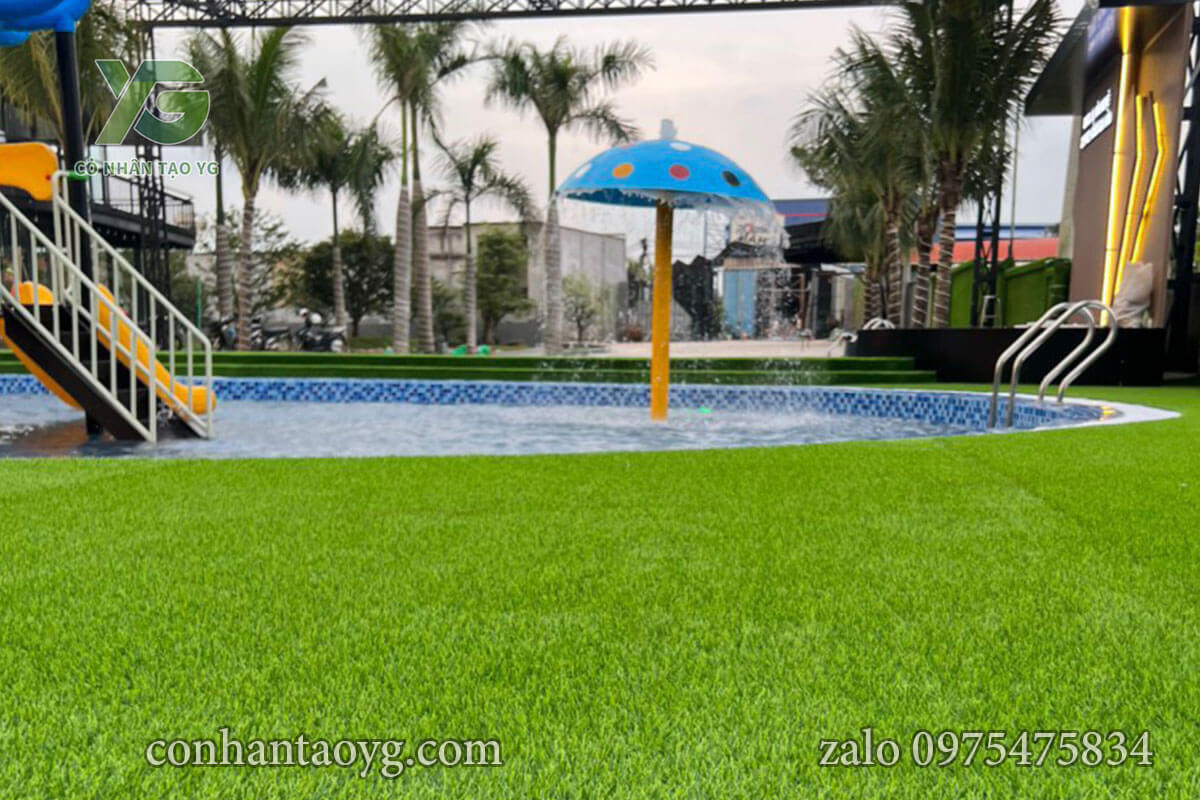 Thảm cỏ nhân tạo trải hồ bơi