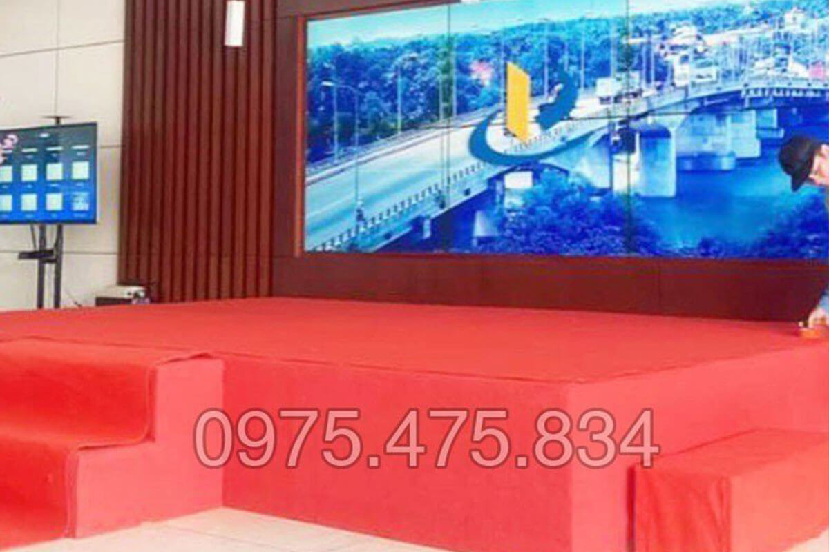 Thảm nỉ đỏ trải sàn