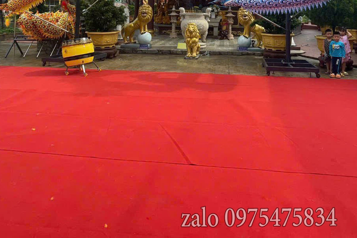 Thảm nỉ đỏ trải sàn