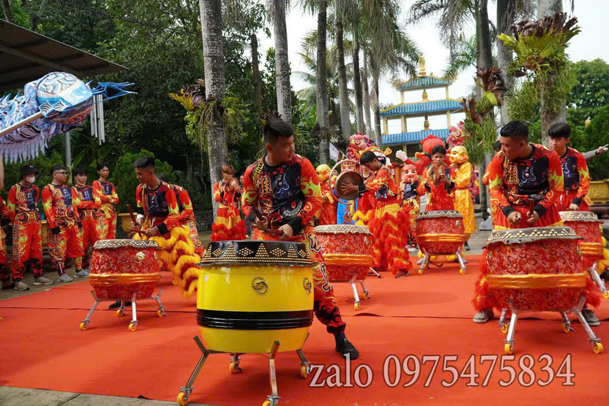 Thảm nỉ đỏ trải sàn