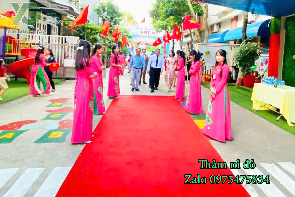 Thảm nỉ đỏ trải sự kiện