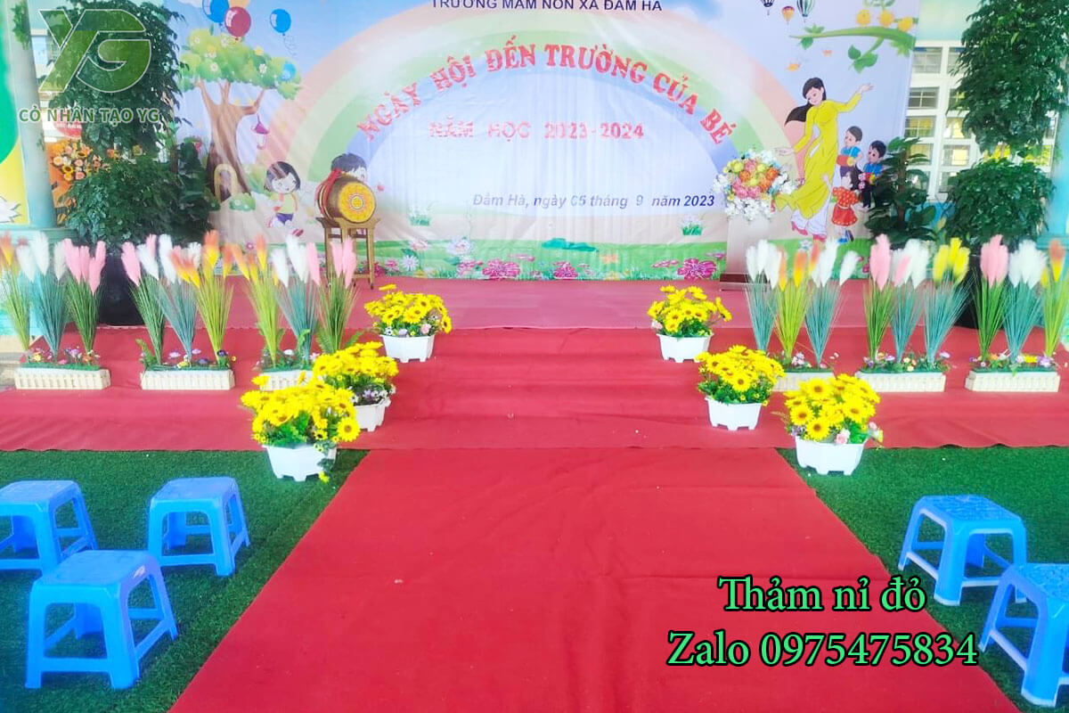 Thảm nỉ đỏ trải sự kiện