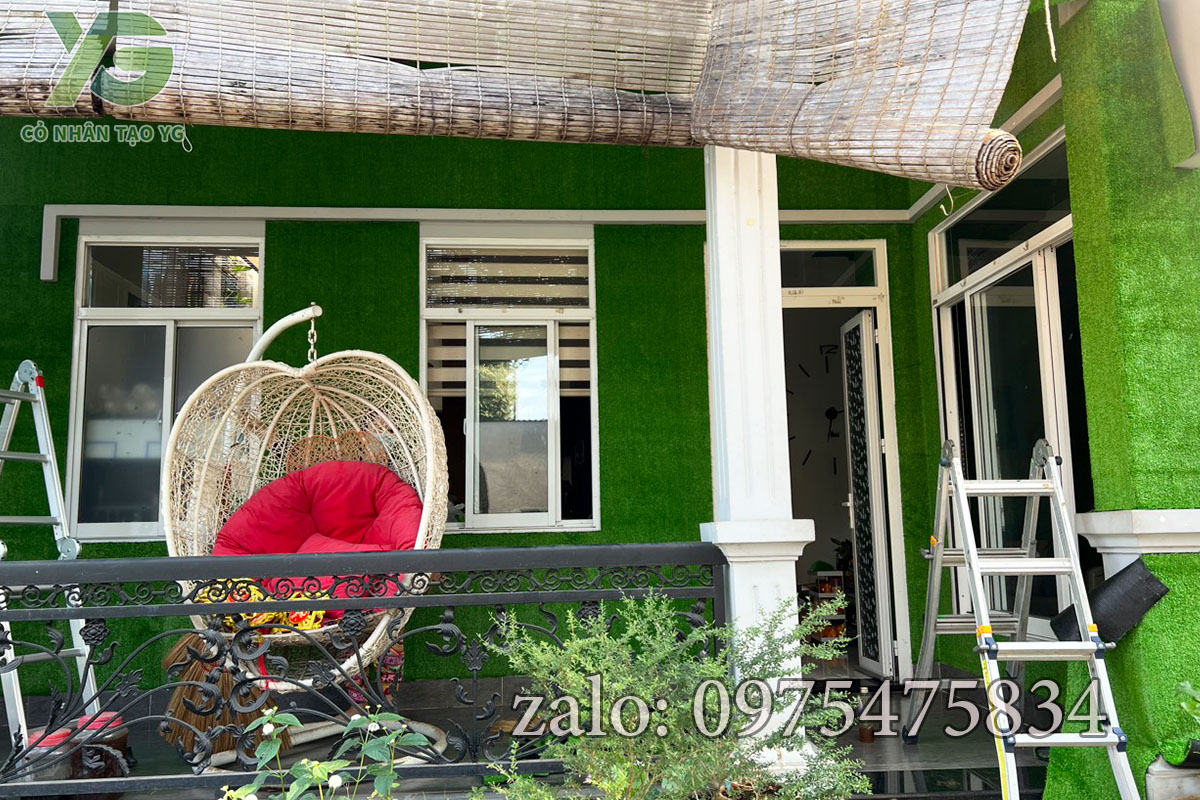 Cỏ nhân tạo dán tường