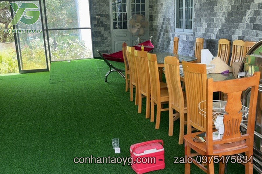 Cỏ nhân tạo trải quán cafe