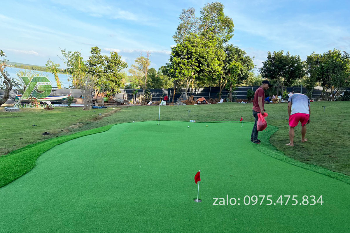 Cỏ nhân tạo sân Golf