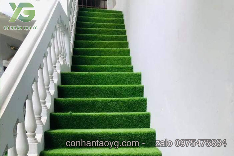 Cỏ nhân tạo trang trí cầu thang