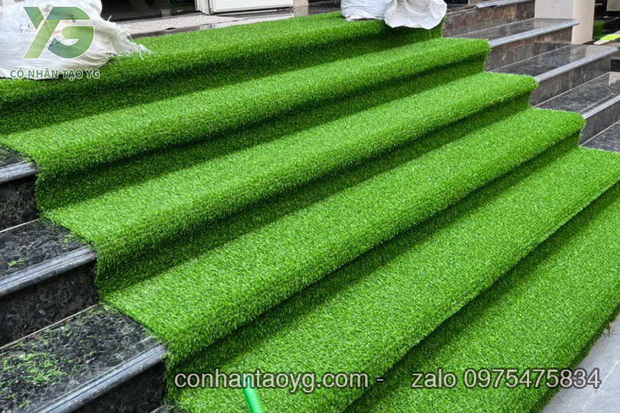 Cỏ nhân tạo trang trí cầu thang