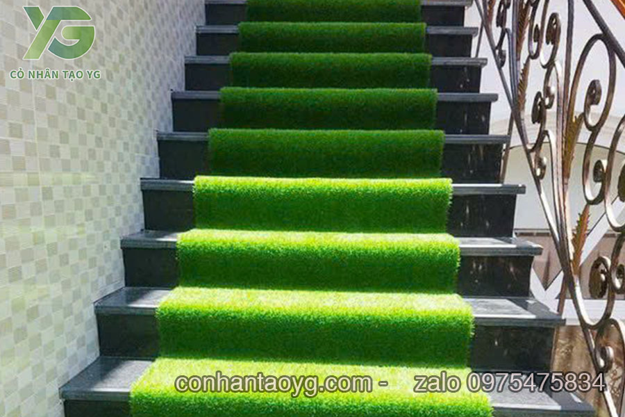 Cỏ nhân tạo trang trí cầu thang