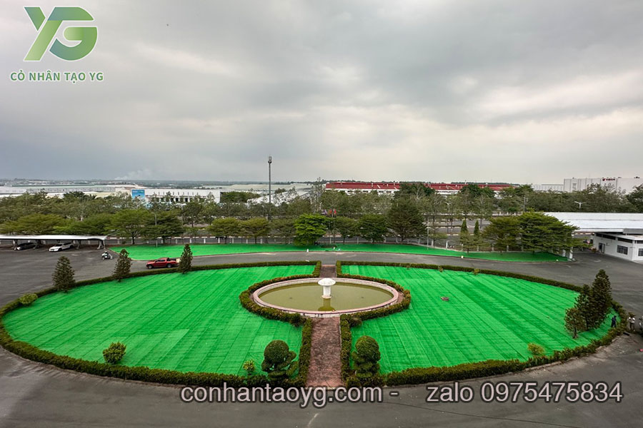Thảm cỏ nhân tạo giá rẻ trải khu công nghiệp