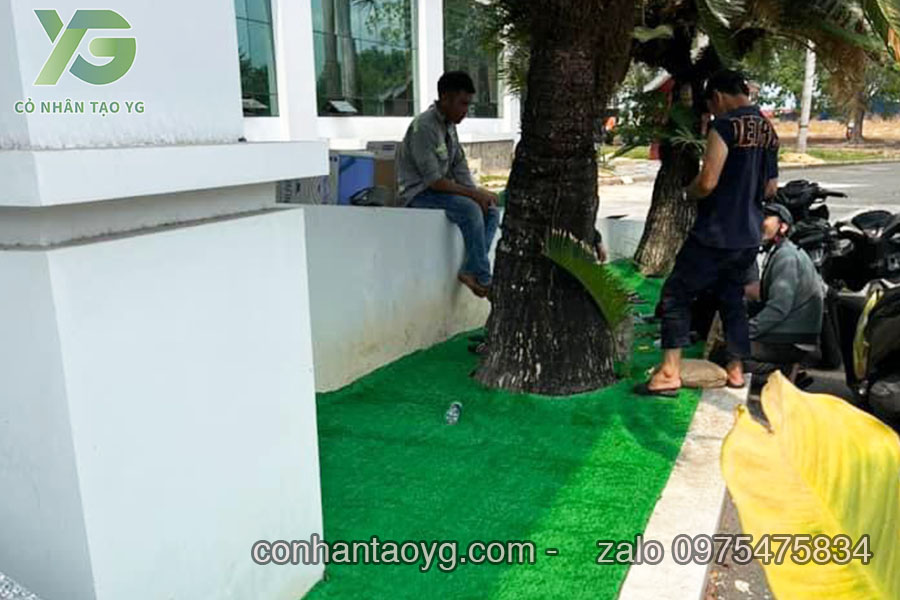 Thảm cỏ nhân tạo giá rẻ trải khu công nghiệp